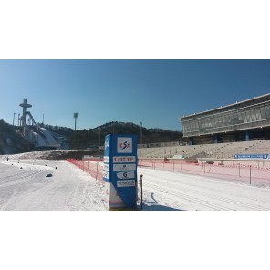 Avsperringsnett, 25mx1,2m 12,5x12,5cm maskevidde Rød ferdig montert med 13st PVC staur Ø30mm